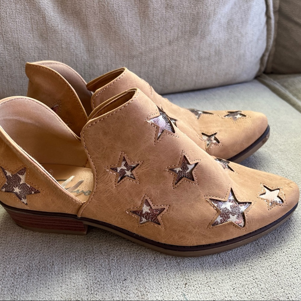 Cute star booties!